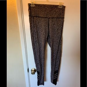 Cheetah print leggings- super cute details